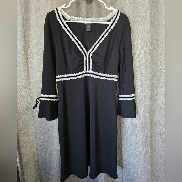 Moda International Black & White Knee-length Dress Lace Trim V Neck Bell Sleeves - Picture 1 of 4